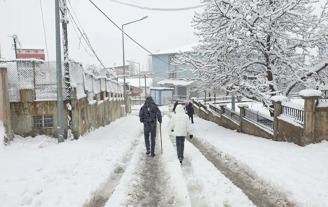 10 Aralık Çarşamba okullar tatil olacak mı? Valilik son durumu paylaştı